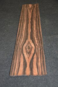 Coromandel furnier 98 x 8 - 9 cm | 0.6 mm | 0,0833 m&sup2;