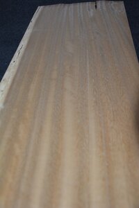 Iroko furnier 210 x 27 - 28 cm | 0.6 mm | 0,5775 m&sup2;