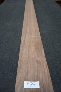 Amerikanischer Nussbaum furnier 233 x 15 - 17 cm | 0.6 mm | 0,3728 m&sup2;