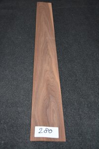 Amerikanischer Nussbaum furnier 114 x 11 - 12 cm | 0.6 mm | 0,1311 m&sup2;