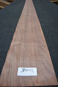 Amerikaans noten fineer 210 x 19-21 cm | 0.6mm | 0,490m&sup2;