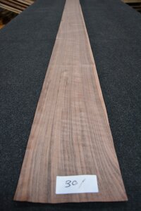 Amerikaans noten fineer  210 x 16-19 cm | 0.6mm | 0,429m&sup2;