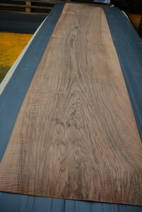 Franz&ouml;sisches Nussbaum-Moir&eacute;-Furnier 275 &times; 58 cm | 1,595 m&sup2; | 0,8 mm | XXL Excellent