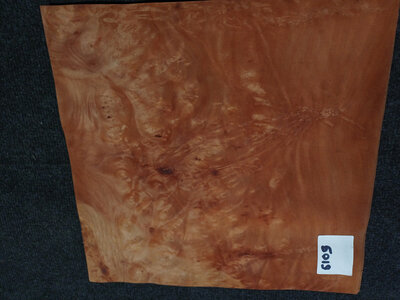 Madrona furnier 34 x 32 - 34 cm | 0.6 mm | 0,1141 m&sup2;