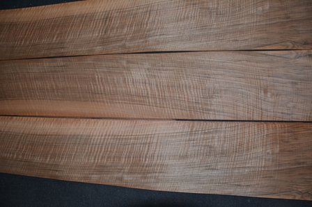 Franz&ouml;sischer Nussbaum Furnier moir&eacute; 273 x 24-26 cm | 0.8mm | 0,6825m&sup2;