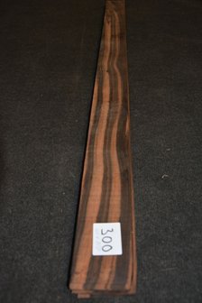 Amerikanischer Nussbaum Furnier 210 x 19-21 cm | 0.6mm | 0,490m&sup2;