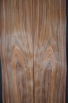 Santos palissander Furnier 213 x 24-27 cm | 0.6 mm | 0,543m&sup2;