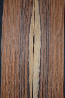 Santos palissander Furnier 232 x 11-14 cm | 0.6 mm | 0,29m&sup2;