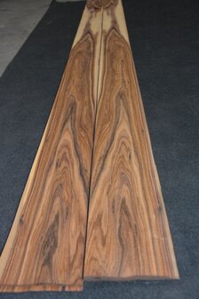 Swietenia-Mahagoni Furnier 242 x 49-55 cm | 0.6mm | 1,256m2