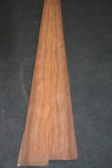 Swietenia-Mahagoni Furnier 300 x 37-38 cm | 0.6mm | 1,020m2