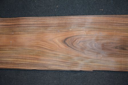 Santos palissander Furnier 213 x 25-29 cm | 0.6 mm | 0,5751m&sup2;