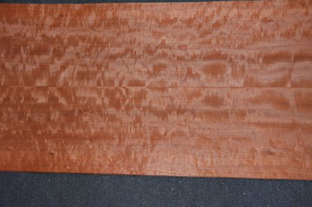 Makore Furnier 213 x 23 cm | 0.6mm | 0,49m&sup2;