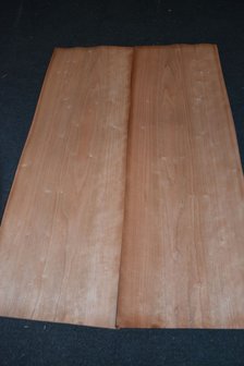 Kirschbaum Furnier 95 x 31 cm | 0.6mm | 0,3m&sup2;