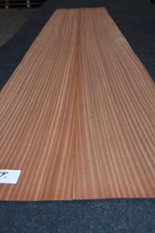 Sapelli mahonie Furnier 221 x 24-26 cm | 0.6mm | 0,553m&sup2;