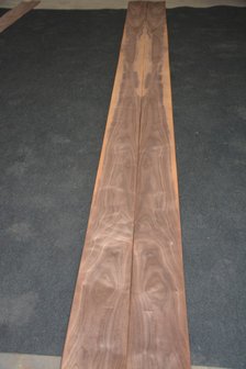 Amerikanischer Nussbaum Furnier 435 x 17-21 cm | 0.6mm | 0,827m&sup2;