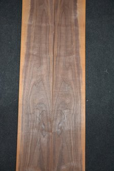 Amerikanischer Nussbaum Furnier 435 x 17-21 cm | 0.6mm | 0,827m&sup2;