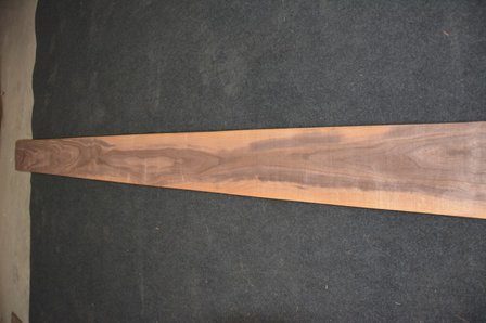 Amerikanischer Nussbaum Furnier 435 x 17-21 cm | 0.6mm | 0,827m&sup2;