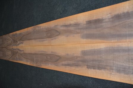 Amerikanischer Nussbaum Furnier 435 x 17-21 cm | 0.6mm | 0,827m&sup2;