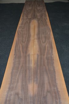 Amerikanischer Nussbaum Furnier 435 x 23-26 cm | 0.6mm | 1,065m&sup2;