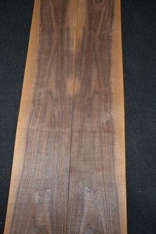 Amerikanischer Nussbaum Furnier 435 x 23-26 cm | 0.6mm | 1,065m&sup2;