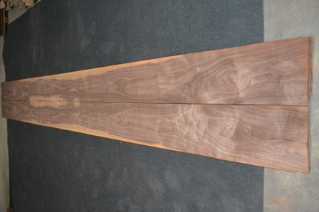 Amerikanischer Nussbaum Furnier 435 x 23-26 cm | 0.6mm | 1,065m&sup2;