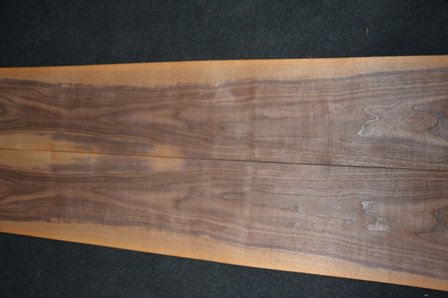 Amerikanischer Nussbaum Furnier 435 x 23-26 cm | 0.6mm | 1,065m&sup2;