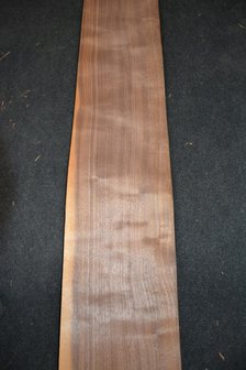 Amerikanischer Nussbaum Furnier 425 x 20-24 cm | 0.6mm | 0,935m&sup2;