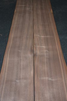Amerikanischer Nussbaum Furnier 425 x 20-24 cm | 0.6mm | 0,935m&sup2;