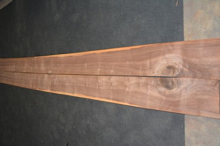 Amerikanischer Nussbaum Furnier 425 x 20-24 cm | 0.6mm | 0,935m&sup2;