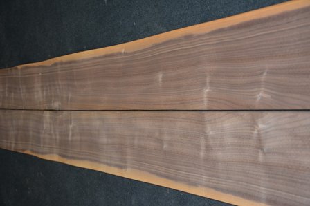 Amerikanischer Nussbaum Furnier 425 x 20-24 cm | 0.6mm | 0,935m&sup2;