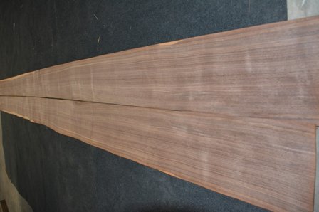 Amerikanischer Nussbaum Furnier 425 x 20-24 cm | 0.6mm | 0,935m&sup2;