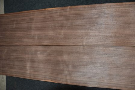 Amerikanischer Nussbaum Furnier 425 x 20-24 cm | 0.6mm | 0,935m&sup2;