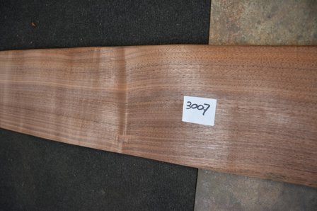 Amerikanischer Nussbaum Furnier 435 x 17-19 cm | 0.6mm | 0,783m&sup2;