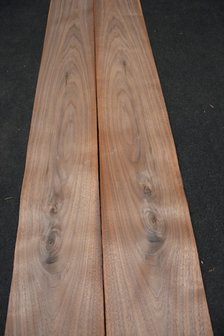 Amerikanischer Nussbaum Furnier 440 x 20 cm | 0.6mm | 0,880m&sup2;