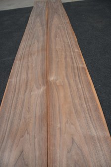 Amerikanischer Nussbaum Furnier 440 x 20 cm | 0.6mm | 0,880m&sup2;