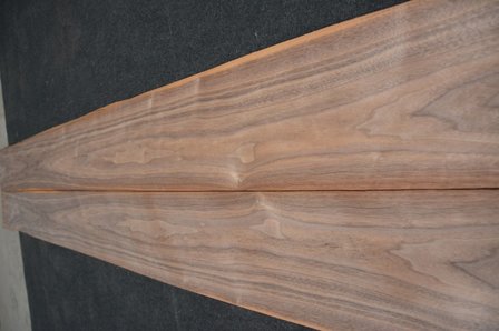 Amerikanischer Nussbaum Furnier 440 x 20 cm | 0.6mm | 0,880m&sup2;