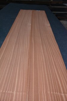Sapelli mahonie Furnier 221 x 25-28 cm | 0.6mm | 0,586m&sup2;