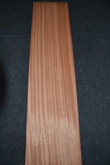 Sipo-Mahagoni Furnier 204 x 17-22 cm | 0.6mm | 0,398m&sup2;