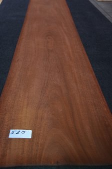 Swietenia mahonie fineer 242 x 44-45 cm | 0.6mm | 1,077m2