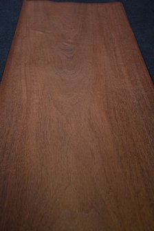 Swietenia mahonie fineer 242 x 44-45 cm | 0.6mm | 1,077m2
