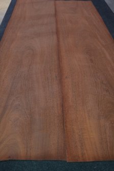 Swietenia mahonie fineer 242 x 44-45 cm | 0.6mm | 1,077m2