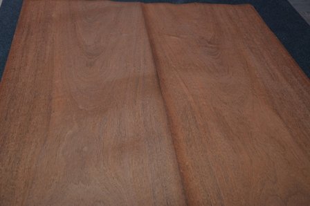 Swietenia mahonie fineer 242 x 44-45 cm | 0.6mm | 1,077m2