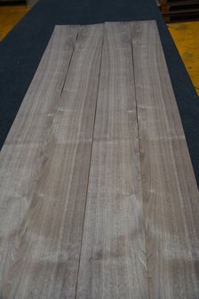 Amerikanischer Nussbaum Furnier 233 x 15-17 cm | 0.6mm | 0,370m&sup2;