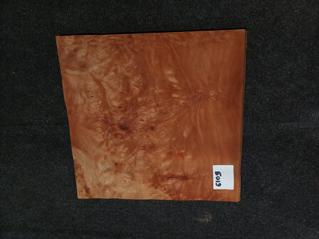 Madrona furnier 34 x 32 - 34 cm | 0.6 mm | 0,1141 m&sup2;