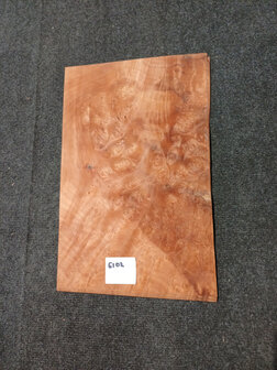 Madrona furnier 39 x 25 - 25 cm | 0.6 mm | 0,1019 m&sup2;