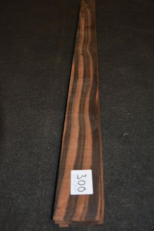 Amerikanischer Nussbaum Furnier 210 x 19-21 cm | 0.6mm | 0,490m²