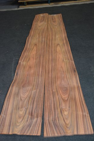 Santos palissander Furnier 213 x 24-27 cm | 0.6 mm | 0,543m²