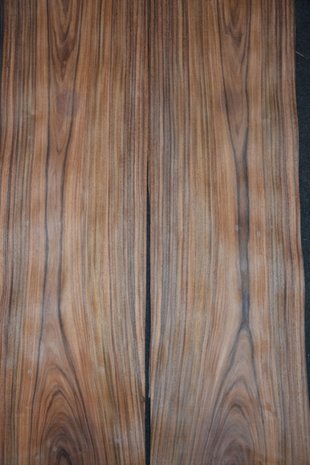 Santos palissander Furnier 214 x 26-29 cm | 0.6 mm | 0,5885m²