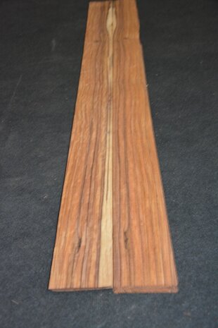 Santos palissander Furnier 232 x 11-14 cm | 0.6 mm | 0,29m²