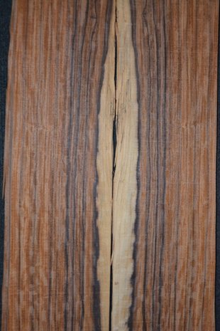 Santos palissander Furnier 232 x 11-14 cm | 0.6 mm | 0,29m²